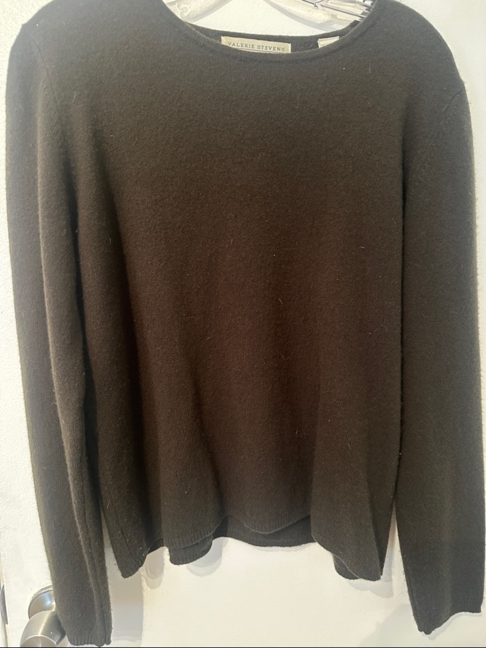 Valerie Stevens Women’s Brown Crewneck  Cashmere Sweater